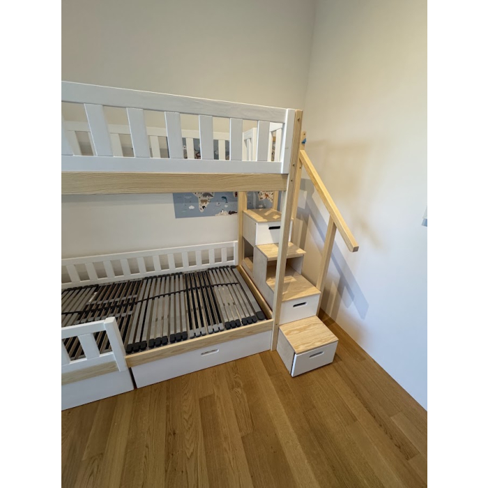 Professionelle Montage Etagenbett Wien - Handwerker beim Aufbau